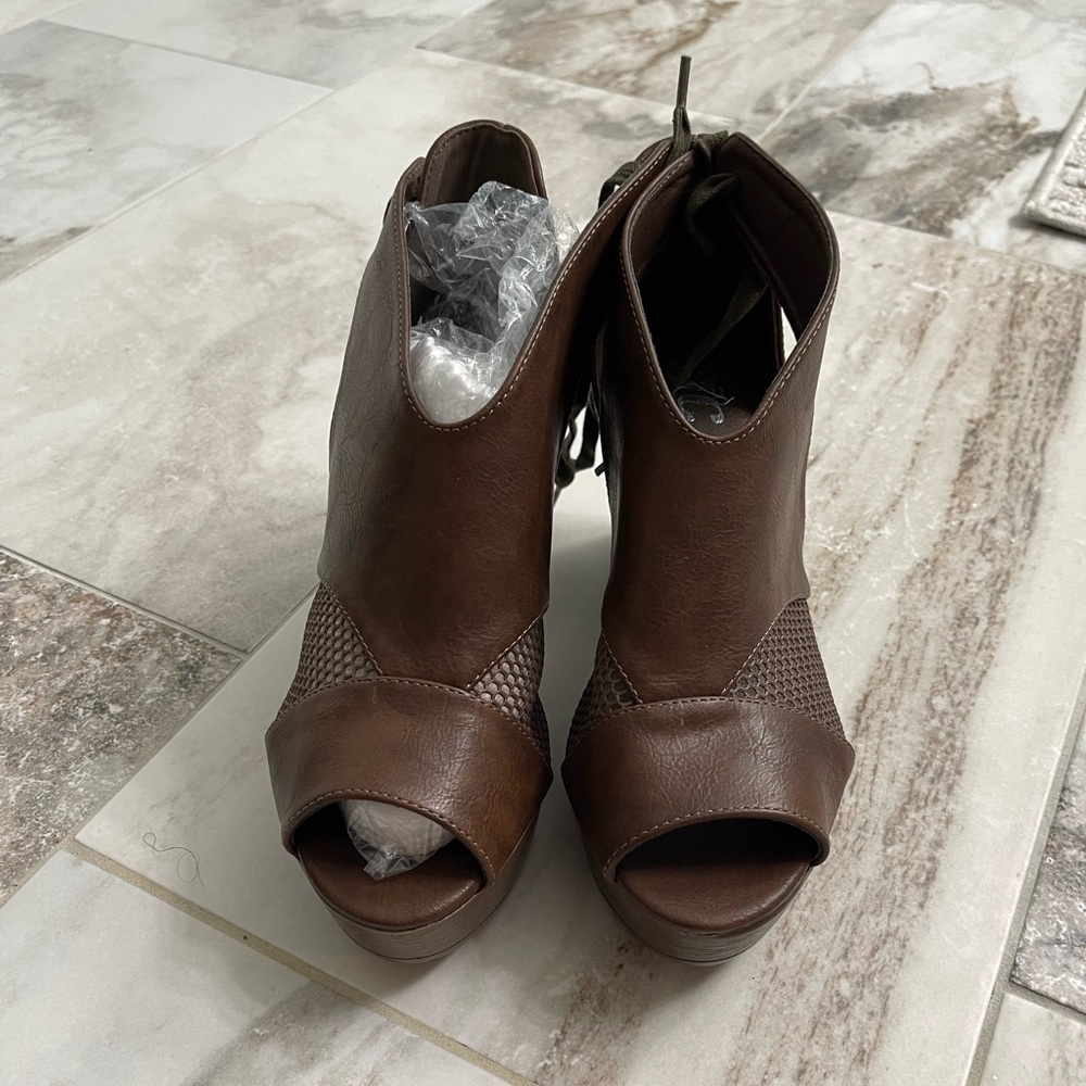 Macys JG brown heel sandals. NWOT… only tried on once